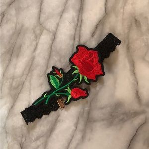 Rose choker